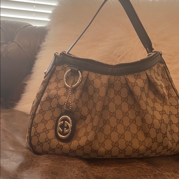 Gucci Shoulder Bag - Picture 2 of 7